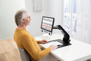 Man using Vario Digital FHD advanced to read a document 